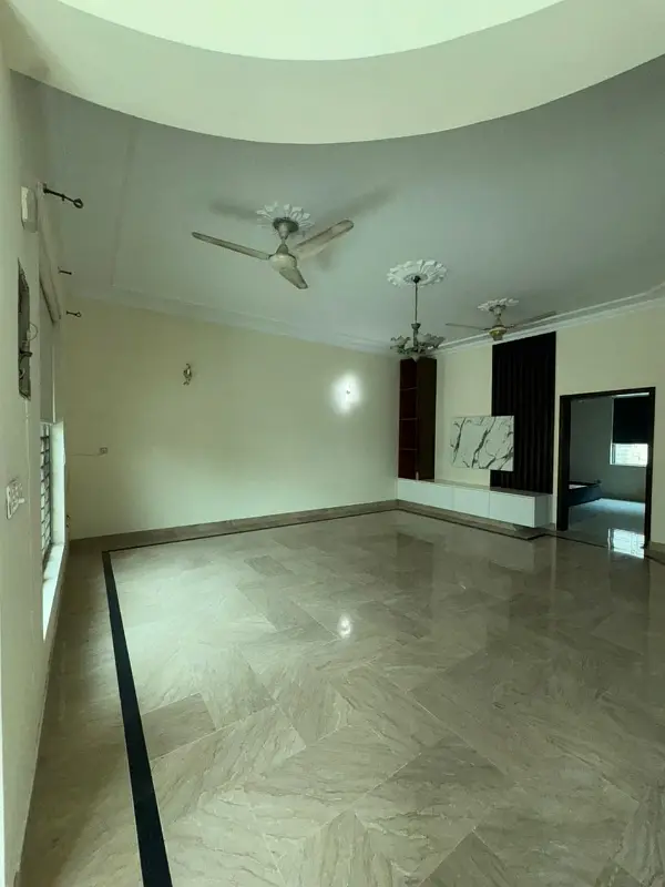 10 marla Full hous available for rent wapda Town ph1 block E2