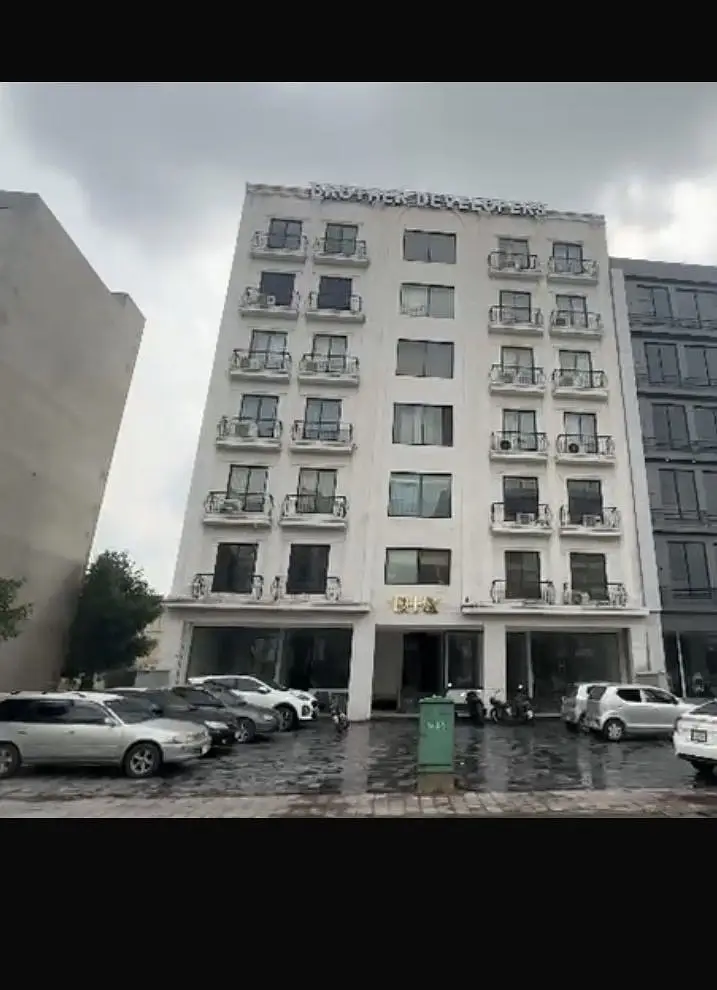 Commercial Shop For Sale Prime Location (100 Ft Road)