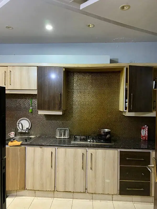 10 MARLA HOUSE AVAILABLE FOR RENT