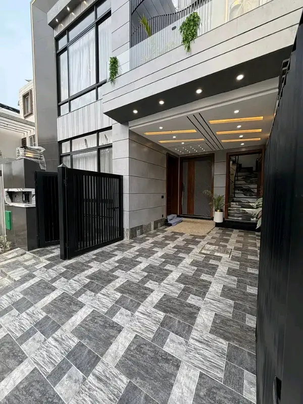 5 Marla Luxury House is Available for Rent in Bahria Town Lahore