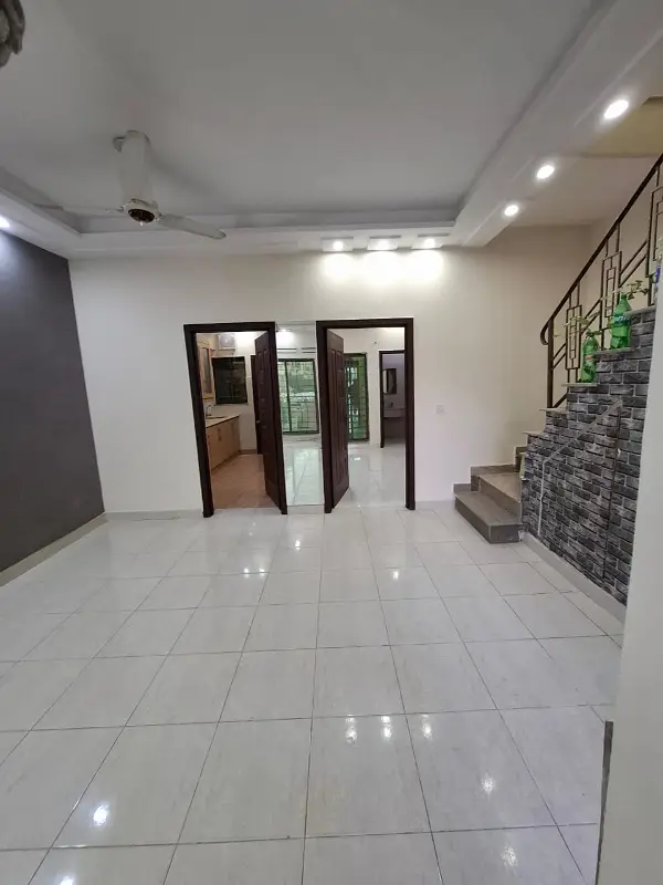 5 MARLA HOUSE FOR RENT IN PARAGON CITY LAHORE