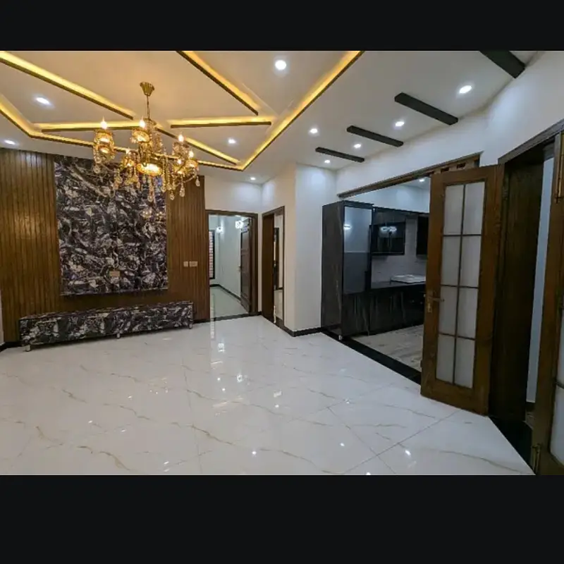10 Marla House For Rent In Paragon City Lahore