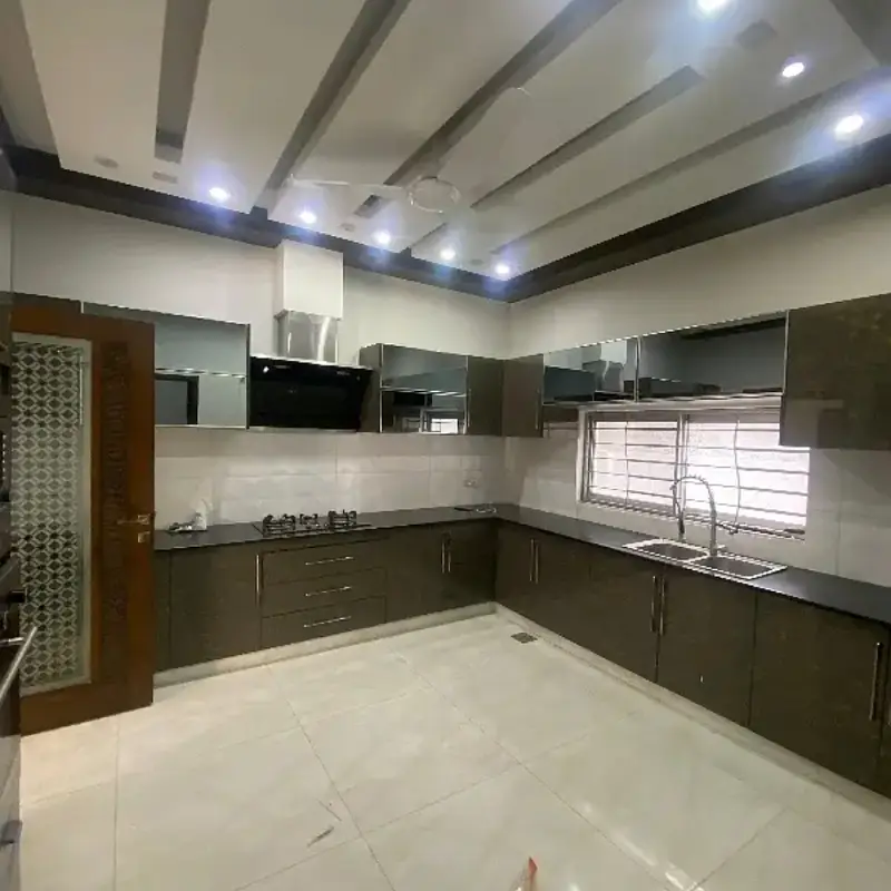 10 Marla House For Rent In Paragon City Lahore