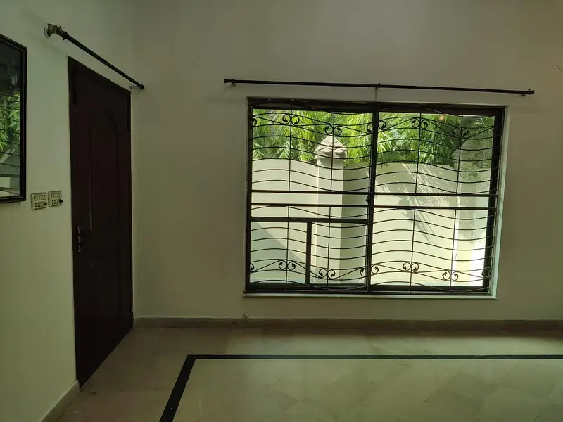 10 MARLA UPPER FLOOR FOR RENT IN VENUS