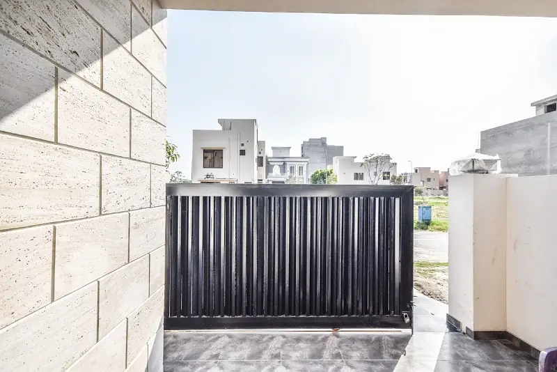 5 Marla Modern Design 3 Bedrooms Prime Location For Rent In Dha Phase 9 Town Lahore
