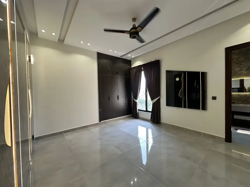 10 Marla Brand New House For Rent Available