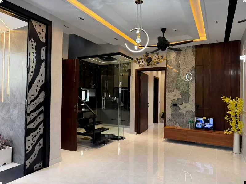 5 MARLA ELEGANT AND FULLY MAINTAINED SUPER HOT LOCATED MODERN BUNGALOW WITH POOL IS AVAILABLE IN DHA, LAHORE