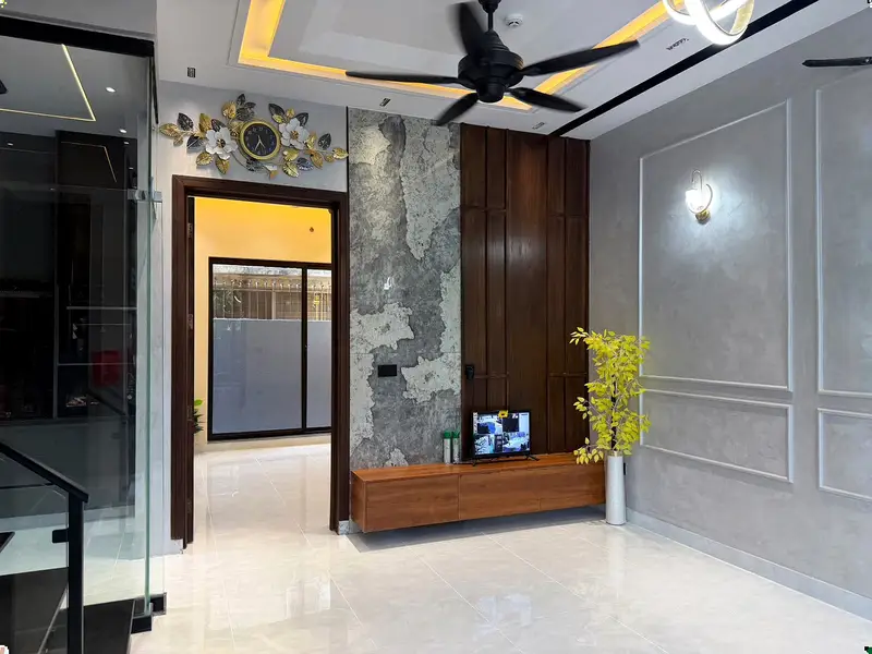 5 MARLA ELEGANT AND FULLY MAINTAINED SUPER HOT LOCATED MODERN BUNGALOW WITH POOL IS AVAILABLE IN DHA, LAHORE