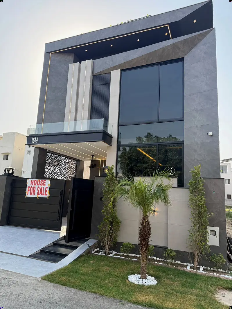5 MARLA ELEGANT AND FULLY MAINTAINED SUPER HOT LOCATED MODERN BUNGALOW WITH POOL IS AVAILABLE IN DHA, LAHORE