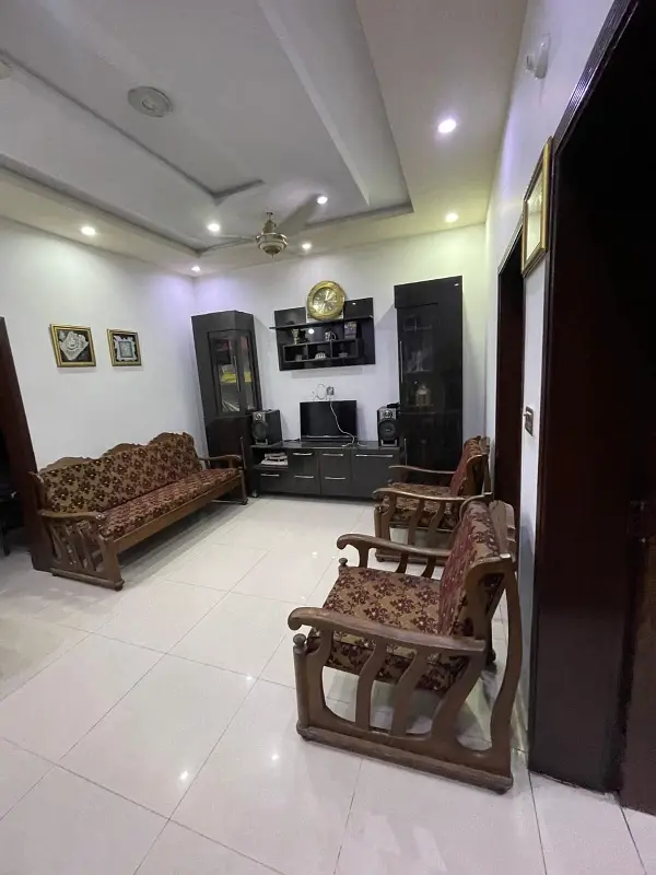 10 MARLA UPPER PORTION AVAILABLE FOR RENT IN NASHEMAN E IQBAL PHASE 2 NEAR UET HOUSING SOCIETY COLLEGE ROAD LAHORE