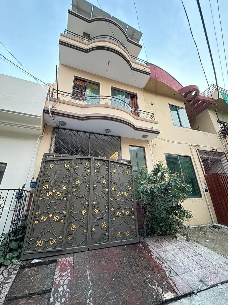 Beautiful Double Unit Prime Location Johar Town G4 Block