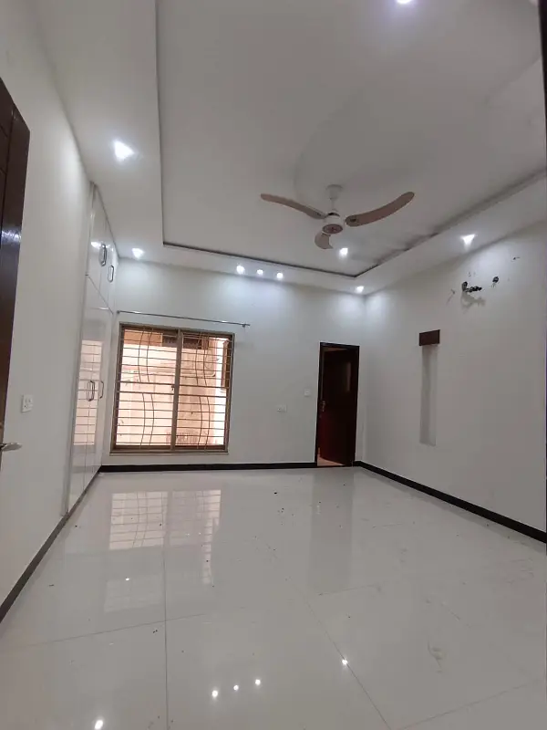 10 MARLA LIKE NEW HOUSE FOR RENT BAHRIA TOWN LAHORE