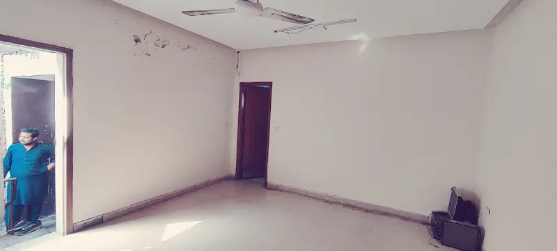 8 Marla Floor For Rent With Cabins