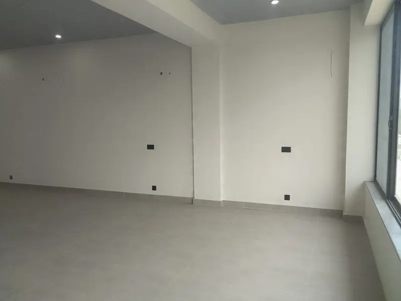 4 MARLA BRAND NEW FLOOR WITH LIFT