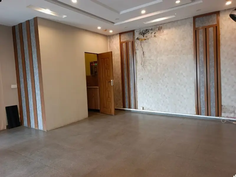 PRIME 4 MARLA COMMERCIAL FLOOR FOR RENT IN COMMERCIAL BROADWAY BLOCK D