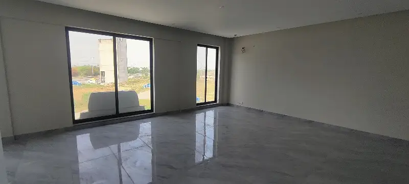 4 Marla Brand New Floor With Lift Office For Rent