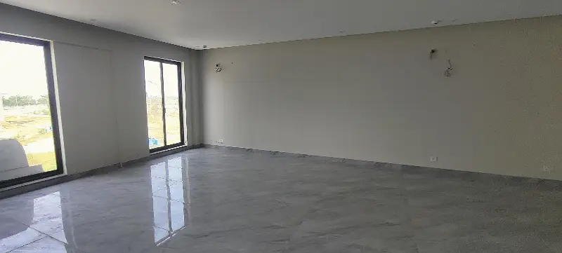 4 Marla Brand New Floor With Lift Office For Rent