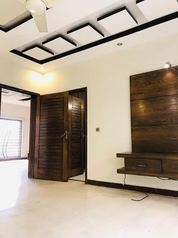 4/MARLA 2ND FLOOR AVAILABLE FOR RANT GOOD LOCATION