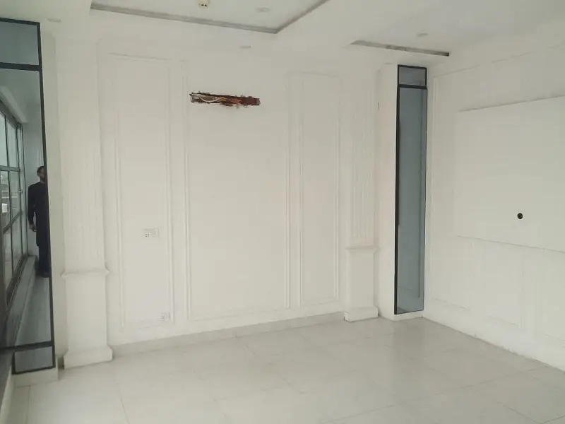 4 Marla Brand new 4th floor with cabin broadway ph8