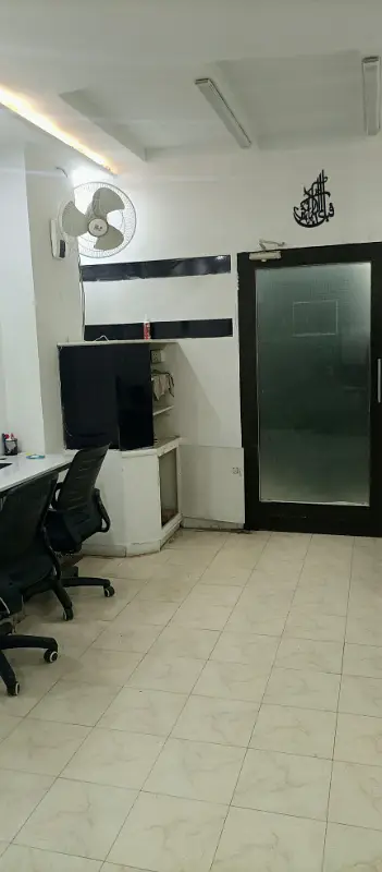 425 square feet office for Rent