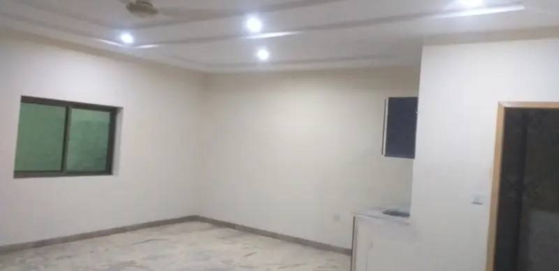 Model Town Link Road location hot available for rent